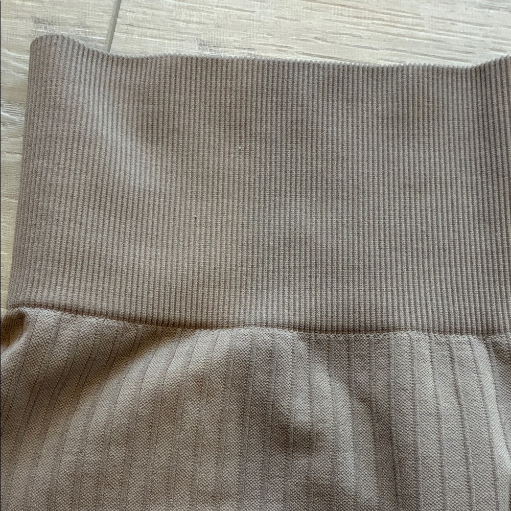H&M Ribbed High-Waist Women’s Shorts — Taupe No Tag Best for XS - Picture 5 of 9